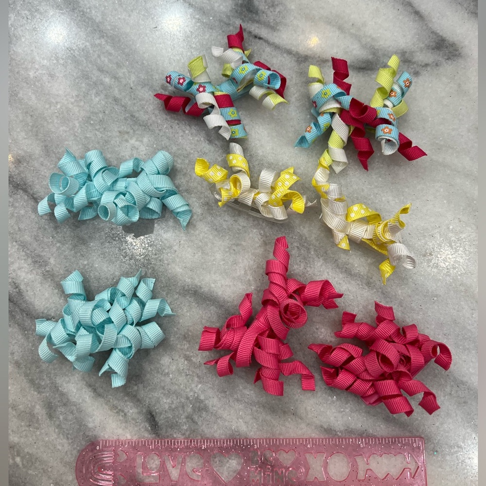 Multiple Gymboree Girls hair Bows.  Hardly used, excellent condition